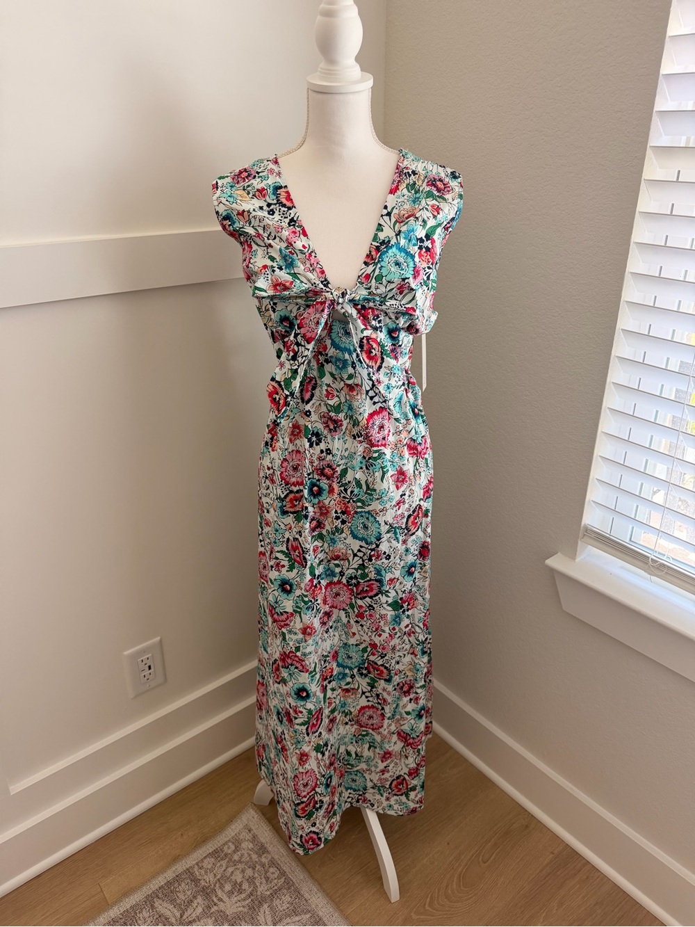 Chloe + Rene NWT Floral Tie Front Midi Dress White Multicolor Size Large